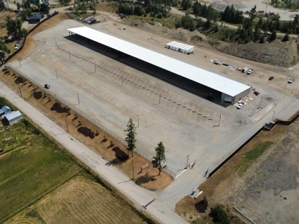 Bearpaw long shed with parking